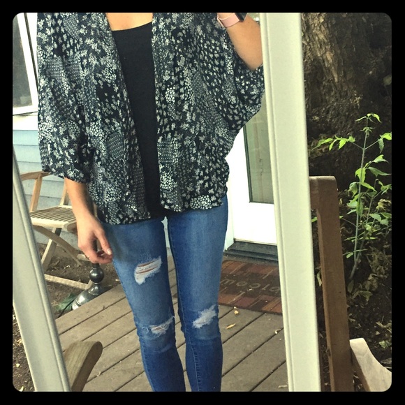 Forever 21 floral cardigan/blouse - Picture 3 of 4